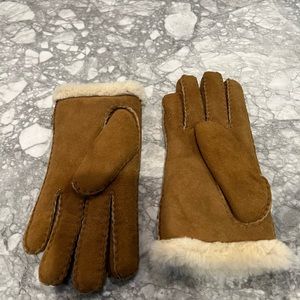 Ugg womens leather gloves. Large.